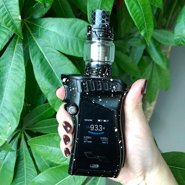 kangercigs's tweet image. 👏👏👏In Stock Smok Mag Right-handed Kit features unique lock-n-load design. Fires up to 225W with dual external batteries. With the latest TFV12 Prince tank. Order link&amp;gt;&amp;gt; goo.gl/jp31ra
#smokmagkit #magkit #tfv12prince #magmod #smok #smoktech  #vaporl