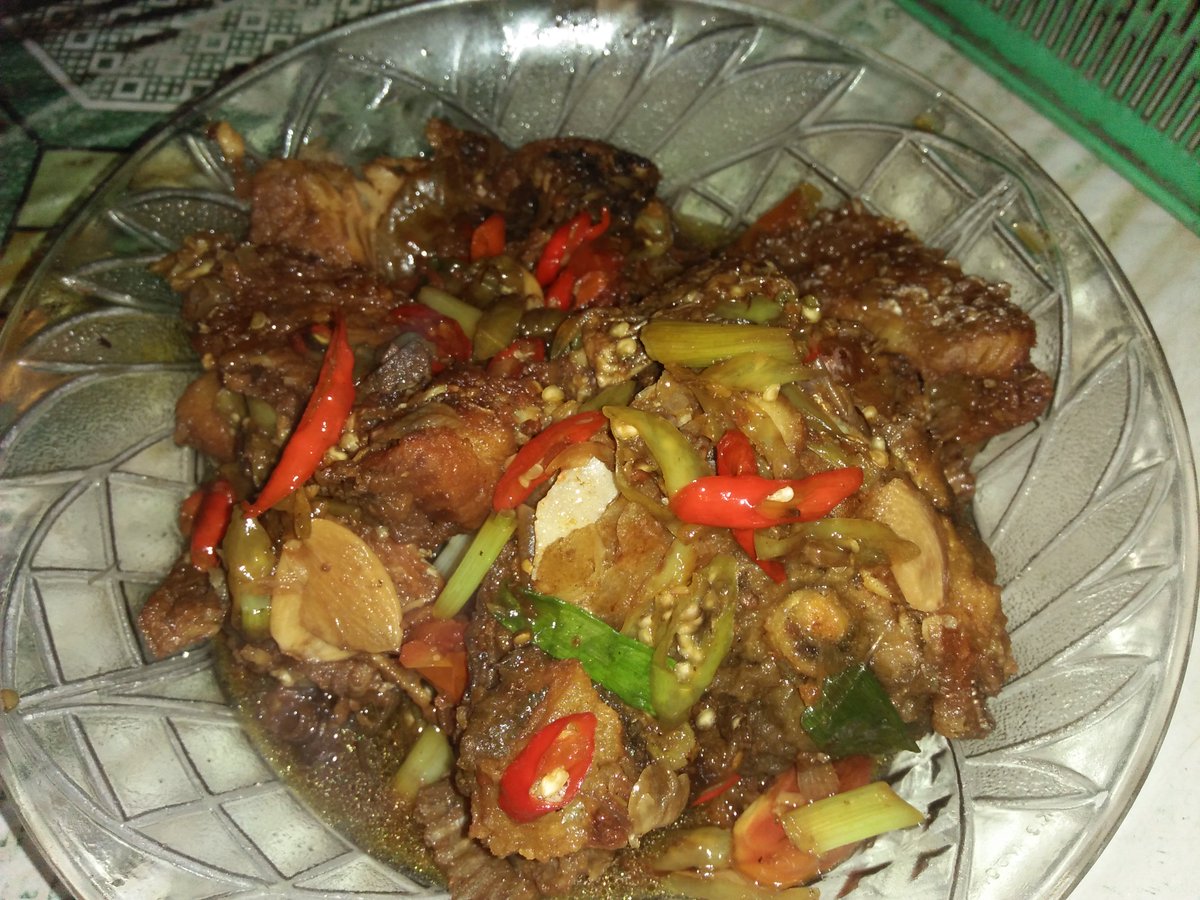 iseng2 belajar masak, semoga rasanya sesuai harapan yuuppss, 
Namanya "gurameh pedas manis" ala sayaa 😊
