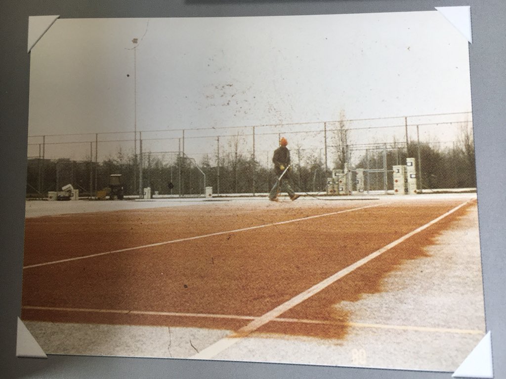 Vandaag 38 jaar geleden startte ons bedrijf.  #tbt #tennis