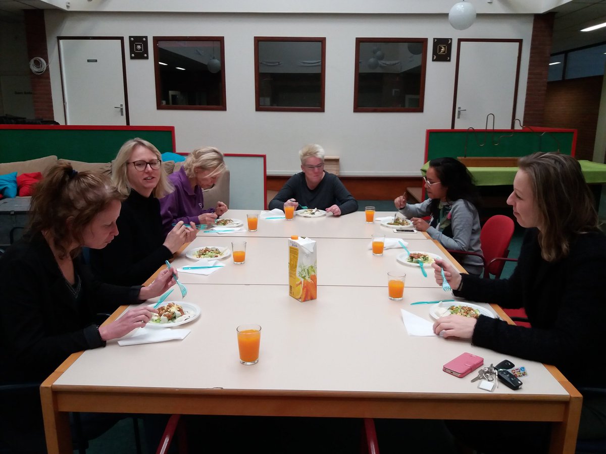 Inge_F's tweet photo. De #Domesta #NLdoet diehards gaan vanavond voor ronde 2. Missie is om de gordijnen voor #Lootuinen af te maken. https://t.co/FsE5blzaQw