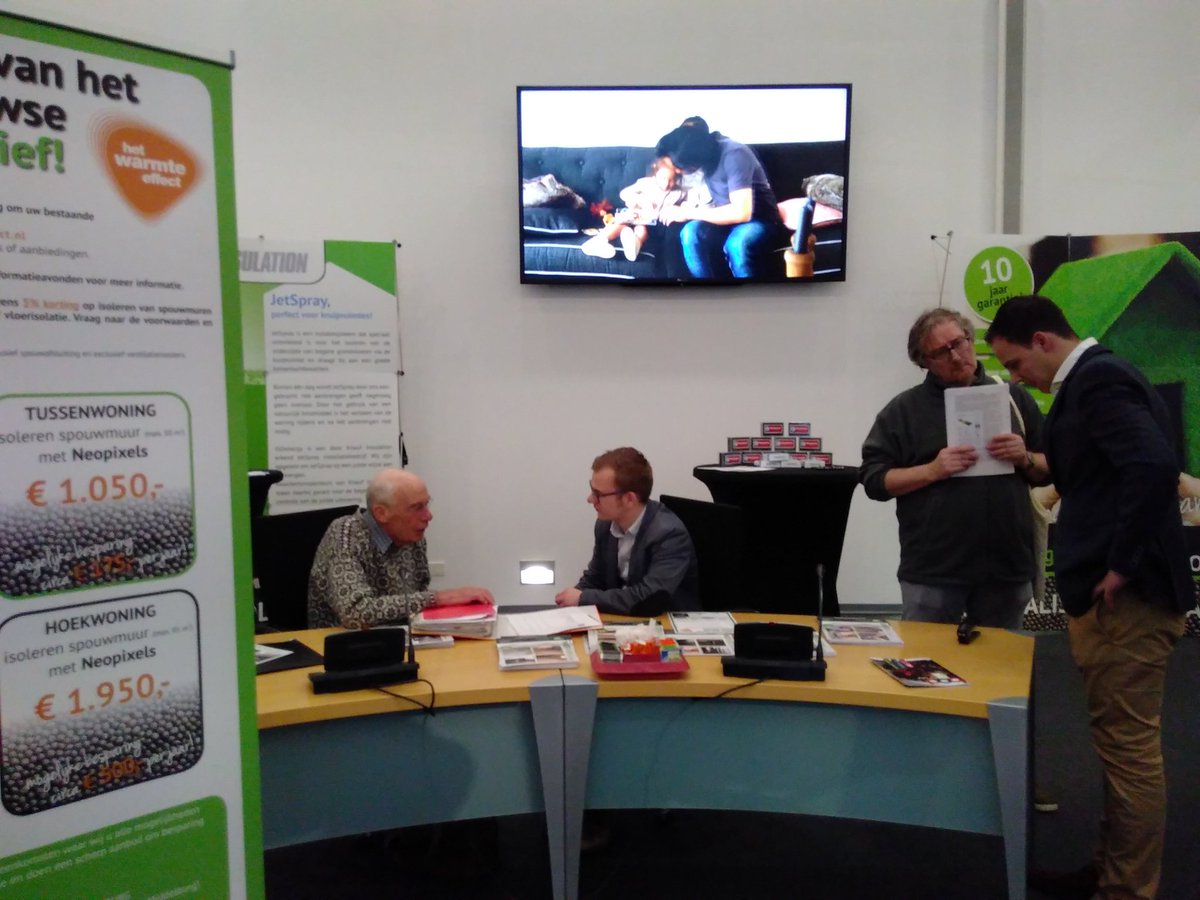 ZMfZeeland's tweet photo. Al heel wat aanloop bij de informatieavond in het stadskantoor @Gem_Middelburg over #isolatie. We zijn er nog tot 20 uur vanavond.  @Zeeuwind1 @ZMfZeeland #hetwarmteeffect https://t.co/SNuPIvuvNK