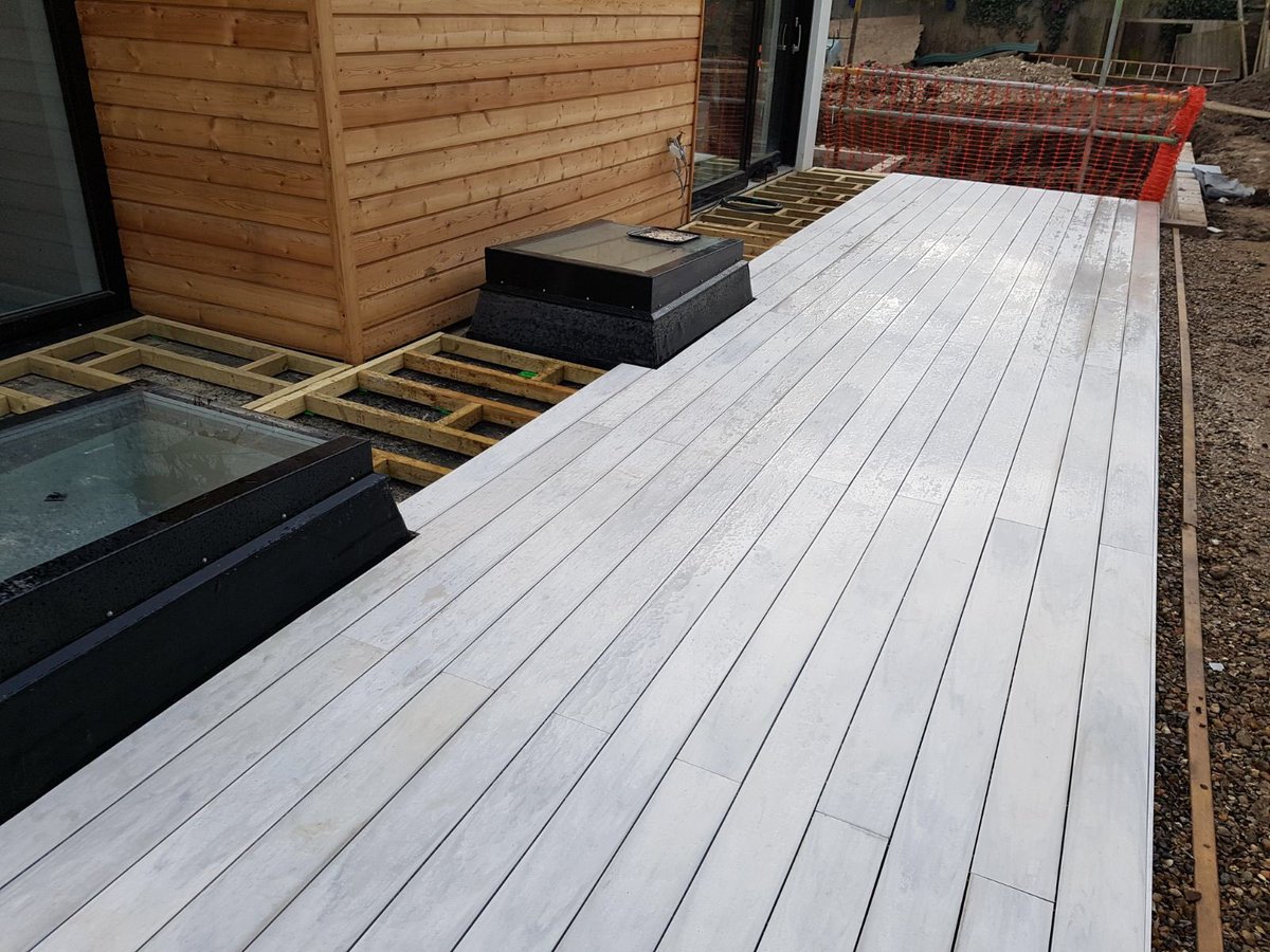 Ellengod0909's tweet photo. @_LONDONSTONE designboard Deck going down at Grand Design project @Landart3 https://t.co/64hvk47sBQ