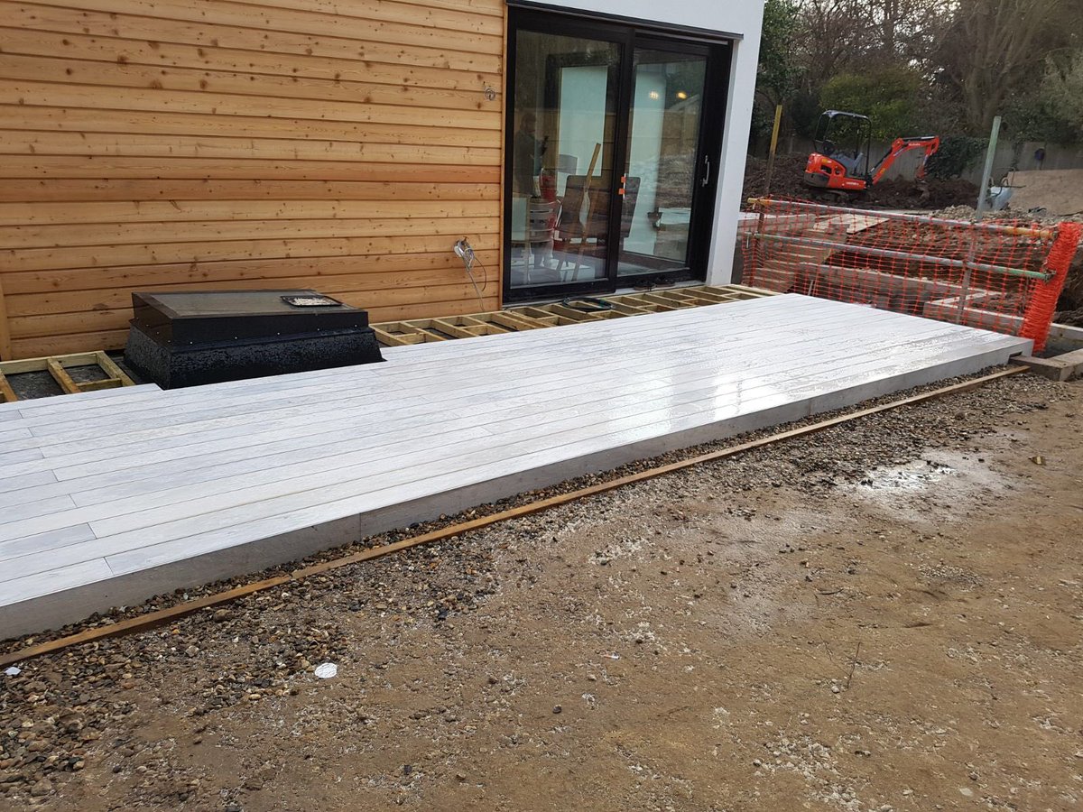 Ellengod0909's tweet photo. @_LONDONSTONE designboard Deck going down at Grand Design project @Landart3 https://t.co/64hvk47sBQ