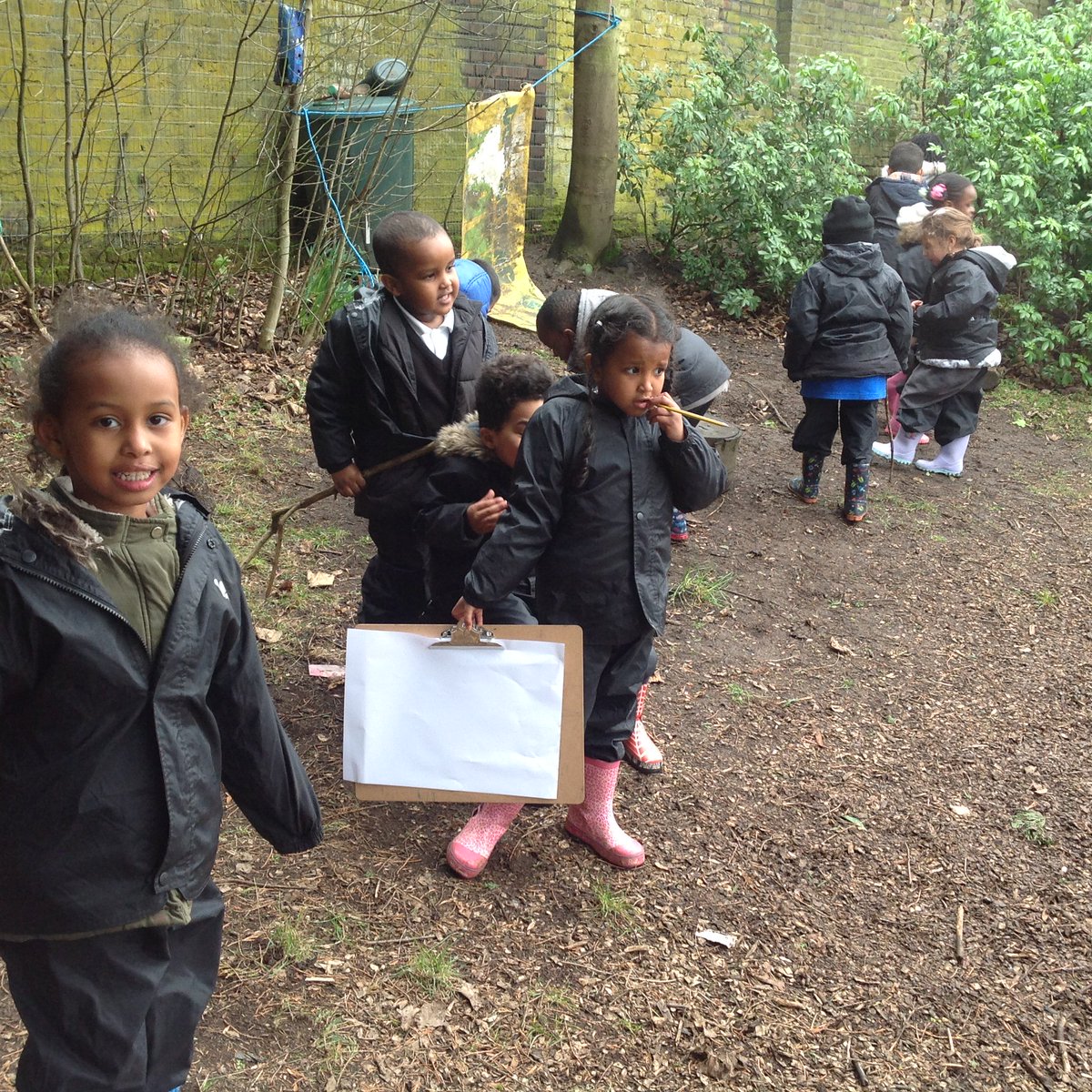 Woodhill_MsMapp's tweet photo. We went on an adventure to #ForestSchool to find what has changed and grown. We also did some peeling! @WoodhillFS @WoodhillSchool https://t.co/42SkrtViXP