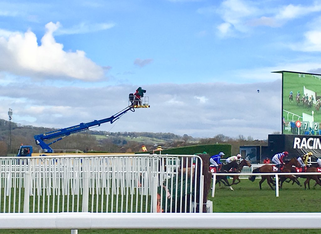 stevechalles's tweet photo. Pics - 2: huge effort from @NEP_UK with Equinox and other units in action on Day 3 of #CheltenhamFestival for @itvracing https://t.co/sZG9bI5BaV