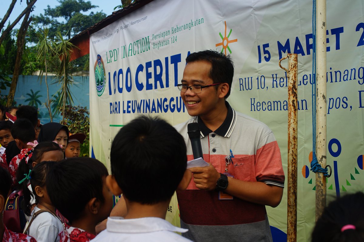 PK124_LPDP's tweet photo. 2. Lokasi pertama yang kami kunjungi adalah SDN Leuwinanggung 2 Depok. Acara dibuka oleh Lurah Leuwinanggung dan PIC PK LPDP @mohkamiluddin . #LPDPinAction #PK124 #ArsaCandradimuka @LPDP_RI https://t.co/rdwCPP5ybO