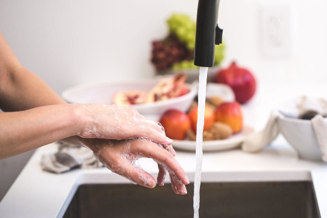 mayluclean's tweet photo. Did you know plain soap &amp; water beats antibacterial washes in preventing the spread of germs? Can't argue with what's tried &amp; true (or what we fondly call, Grandma's way) 👌🏻 A few tips for effective hand washing: https://t.co/NDGq8vFIwD #MayLuClean https://t.co/SDX83MvWQ6