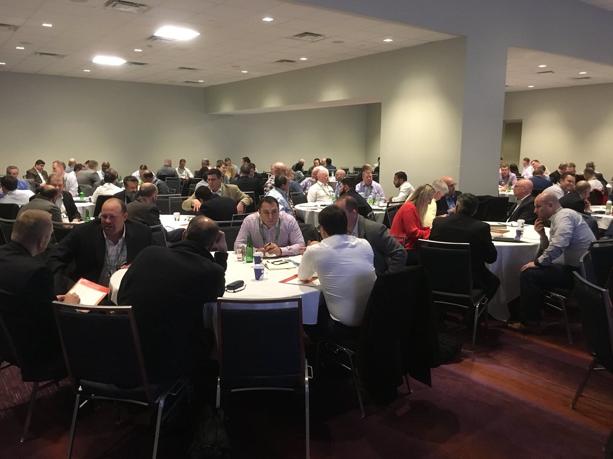 jlobster's tweet photo. If @simonsinek could only see us igniting 150+ tech leaders @VMware to find their Why, he’d kvell. #VMwareNowsOurTime https://t.co/VIABNhjZwn