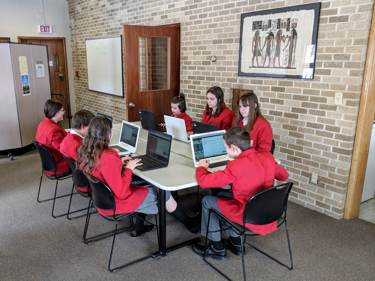CodeMonkeySTU's tweet photo. Shoreless Lake School (Sauk City, WI) students sharpen their coding skills as they get ready for new Code Rush challenges to unlock. Photo creds: @FrMiguelGaIvez #coderush #coderush18 #inittowinit #codemonkey https://t.co/8JJDmJMZFz