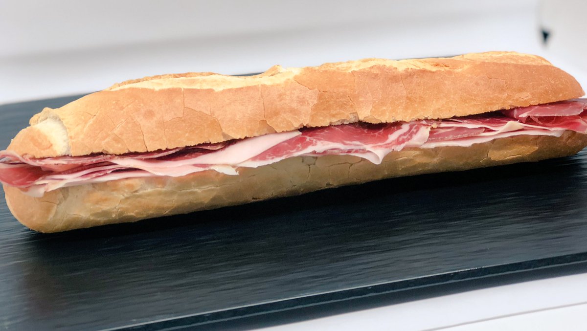 Lemmes_es's tweet photo. Una buena idea!! @CervezaLaVirgen con un delicioso y recién preparado bocadillo #Lemmes #padilla31 https://t.co/wjRRVTdpKC