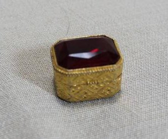 atticesoterica's tweet photo. Vintage Gold Color Florenza Ring Pill Snuff Trinket Box Collectible Art Deco https://t.co/B84L4TP8Hb #Etsy #Vintage #AtticEsoterica #VintageSnuffBox https://t.co/o8KwVdJxDJ