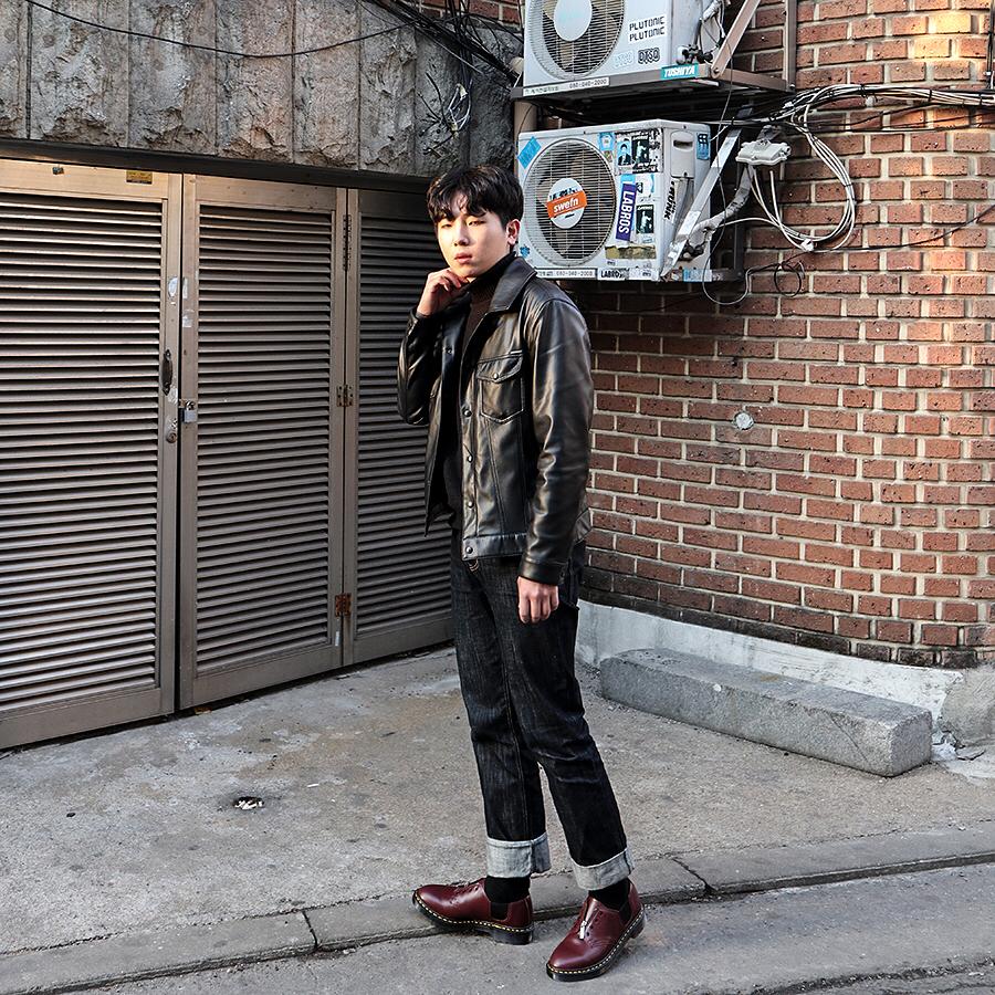 Dr. Martens on X: "Gritty city. There's no better footwear for traversing  urban landscapes. Tag #drmartensstyle to show us where you wear yours. Worn  by some_sonyun. https://t.co/xKqCmtLhmg" / X
