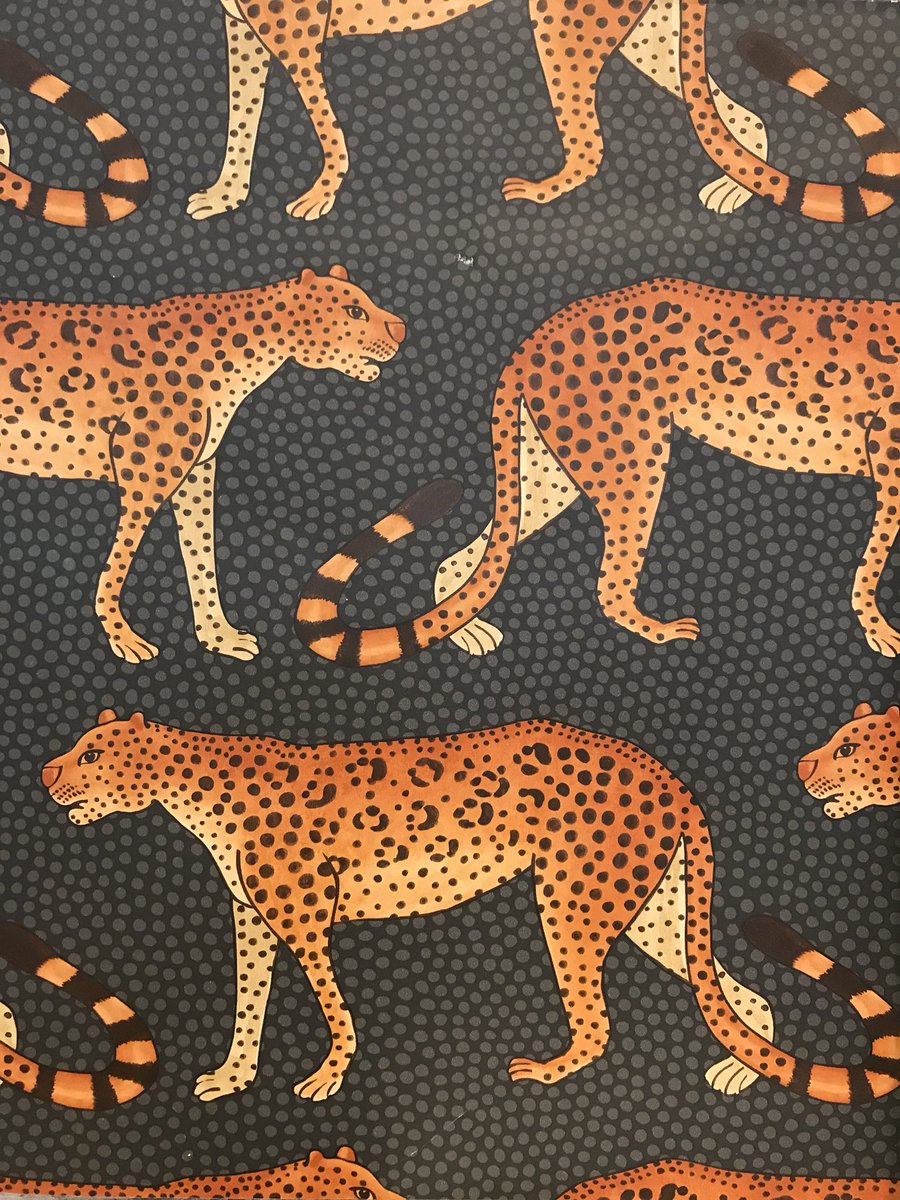 RinaTakei73's tweet photo. AnthropologieのMade to order furnitureのコーナー。
壁紙が可愛すぎる！自宅の壁をこれにする勇気は無いけど笑
でもヒョウのやつだったら1箇所だけとかならイケる気も？！無理か。

#london #anthropologie https://t.co/5GuHjgaIY5