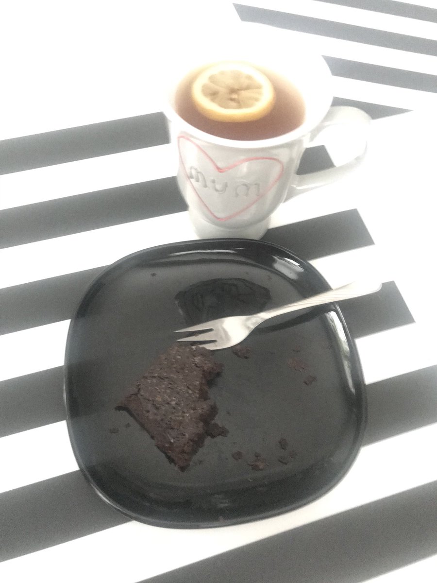 MagdaDlugosh's tweet photo. Ależ mam dzisiaj cudowny dzień !!! Tatarek, buła z pieczarkami, pączki od Zagoździńskich i jeszcze synek upiekł brownie 😍😍😍😋😋😋 #foodporn #tatarteam #brownie https://t.co/e20b52kcGq