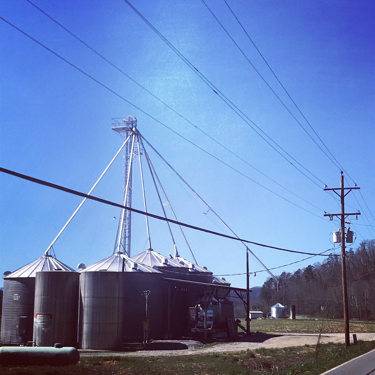 GDSassociates's tweet photo. Grain Bins with permanent augers need 15 feet of horizontal clearance. No exception for the service drop. #HiLineGuy https://t.co/X1KOC0YlWt