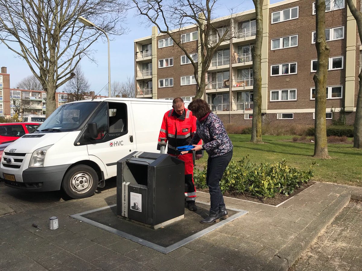 PvdAbeverwijk's tweet photo. Vandaag in Meerestein zorgt de gemeente met HVC voor het opknappen van de restafvalcontainer in de Van Tijenstraat. De andere containers in de wijk volgen binnenkort. https://t.co/fdBbdVGxIx