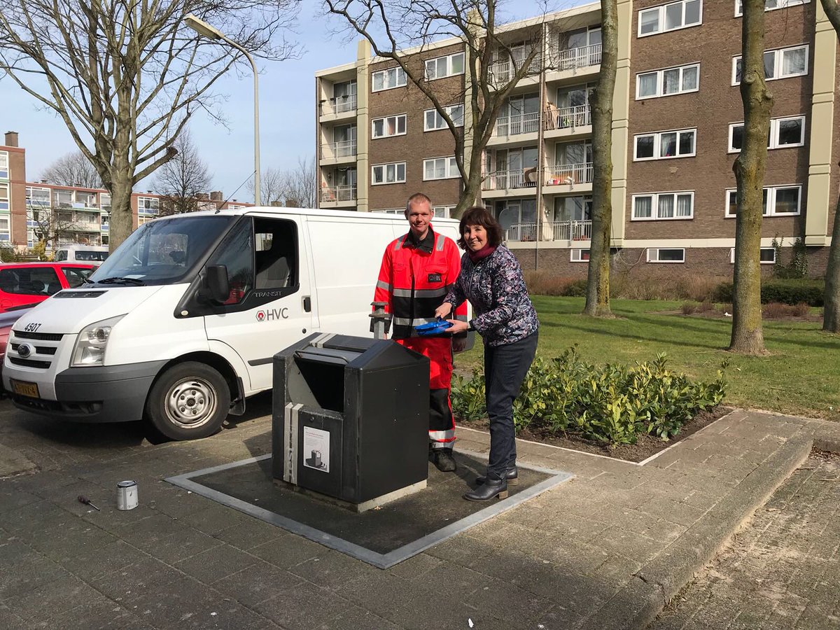 Vandaag in Meerestein zorgt de gemeente met HVC voor het opknappen van de restafvalcontainer in de Van Tijenstraat. De andere containers in de wijk volgen binnenkort.