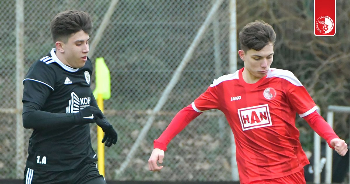 BerlinerAK07's tweet photo. Das #Topspiel der A-Junioren Verbandsliga wurde #abgesagt. Damit entsprach der #BAK dem Wunsch des #BerlinerSC, die Partie aus gegebenem Anlass vorerst zu vertagen. Dominik Reinhardt: "Keine Punkte dieser Welt sind wichtiger als das Leben und wir wollen einen fairen Vergleich." https://t.co/3OqCaamZv3
