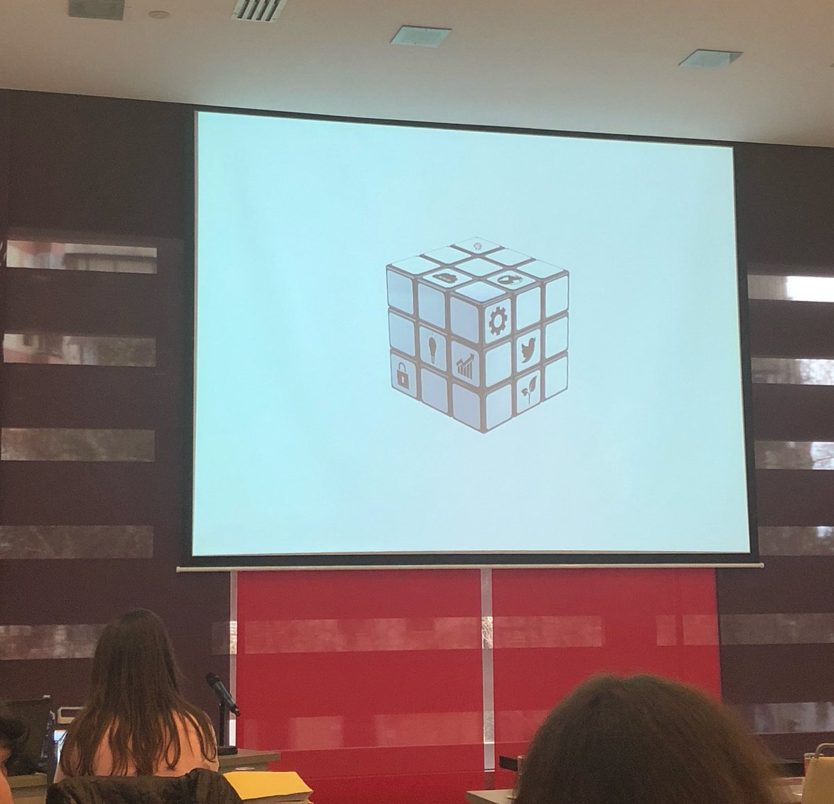 josjcast's tweet photo. “El abordaje del paciente VIH de edad avanzada puede realizarse desde diversas perspectivas” - @morilloverdugo @cpvfarvalme #11ccc https://t.co/kEAZxRmblF