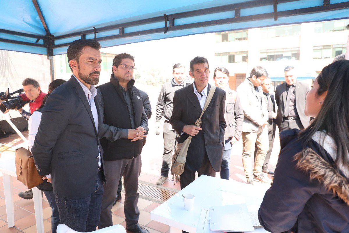 #MicrorruedaDeEmpleo II Desde la Plaza de la Paz, en nuestra sede administrativa, se ofertan 7 mil oportunidades de trabajo en más de 70 perfiles, para diferentes áreas del saber. Los empleos se encuentran en los niveles de auxiliar, operario, técnico y tecnólogo.