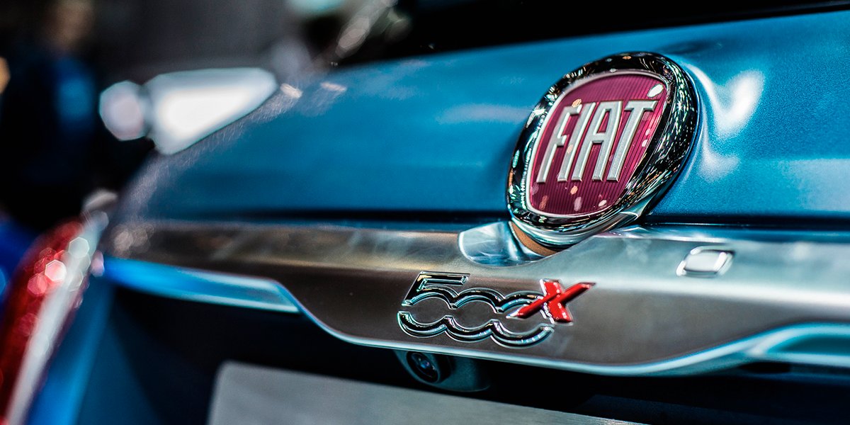 The sleek look of the 500X has been enhanced with the latest innovations and aesthetic details. Discover the new #500X Mirror at the 88th Geneva International Motor Show. #Fiat #GIMSSWISS