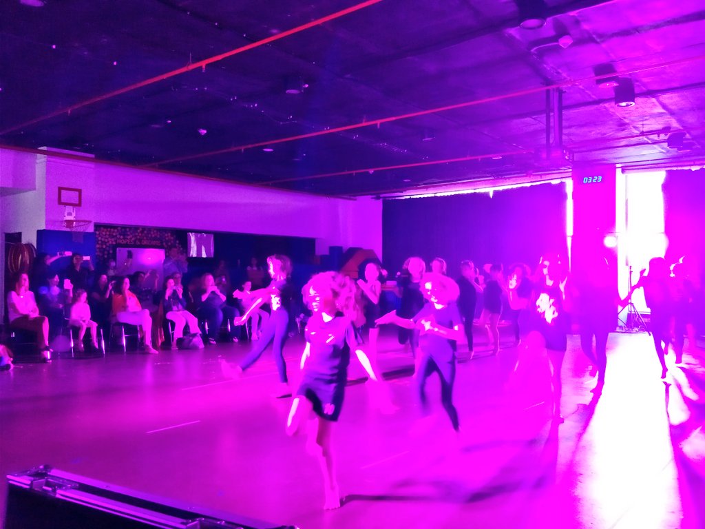 mariofishery's tweet photo. A super performance by our #elementary kids @ASBIndia in their Intensive #Dance #ASBStudio #HollywoodMusical #BollywoodMusical #StudentPerformance #Elementary #futureready #FutureSchools #Parents #Afterschoolactivities #Schoolofthefuture https://t.co/utcJlN0pZr