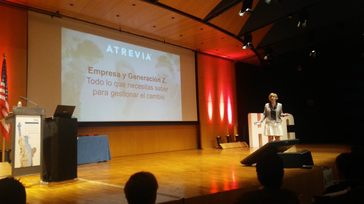 ArmadaAlvaro's tweet photo. La #GeneraciónZ (menores de 24 años) nació cuando ya existía Internet. Han dejado mayores a los #Millenials. Son consumidores que exigen #Inmediatez, son #Irreverantes, y no les da miedo la #Incertidumbre.
"Pon un Z en tu empresa" @nuriavilanova @Atrevia en #cumbreMurcia https://t.co/iHxIJ6jCHG