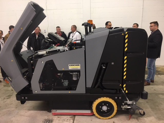 VimarEquipment's tweet photo. Got to see and drive the Karcher B 300 at the @KarcherCanada dealer meeting.This machine is ideal for scrubbing and sweeping parkades, warehouses and many other sites of up to 180,000 SQ/FT per hour!Contact @VimarEquipment for more info.#VimarEquipped #Productivity https://t.co/fFxjD696tY