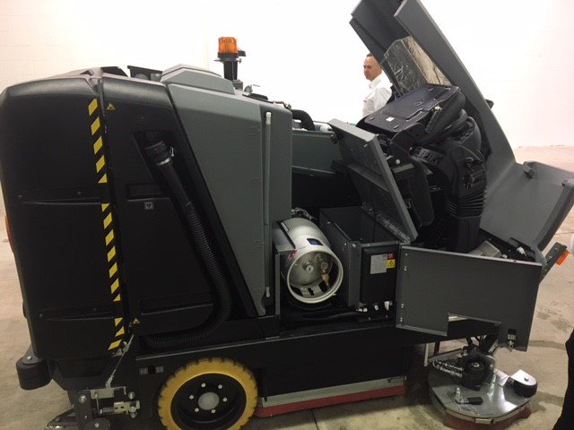 VimarEquipment's tweet photo. Got to see and drive the Karcher B 300 at the @KarcherCanada dealer meeting.This machine is ideal for scrubbing and sweeping parkades, warehouses and many other sites of up to 180,000 SQ/FT per hour!Contact @VimarEquipment for more info.#VimarEquipped #Productivity https://t.co/fFxjD696tY
