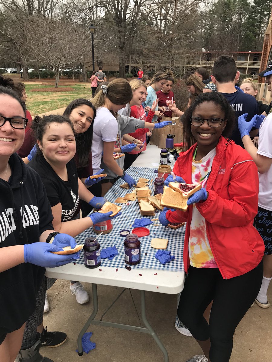 abbeyfh's tweet photo. A #tbt of all the teams @abbeyathletics joining @abbeywlax in their organization of #hashtaglunchbox #beahelp #teamworkmakesthedreamwork #community @HelperHelperApp https://t.co/Jw4dlXeHFt