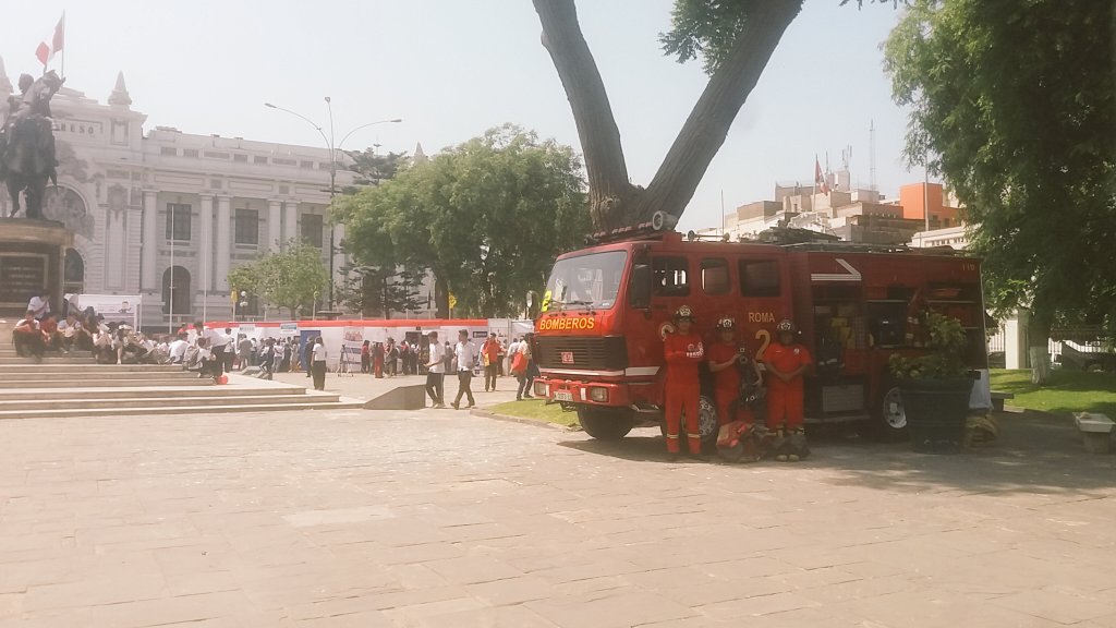 [#Prevención] RES-2 presente en la "Feria del Consumidor Informado" Dia mundial del consumidor organizado por el Congreso del Perú. <a href="/congresoperu/">Congreso del Perú 🇵🇪</a> #BomberosRoma2 #Roma2 #VigiliDelFuoco #BomberosLima #BomberosPerú #Bomberos #congresoperú #CongresoPeru