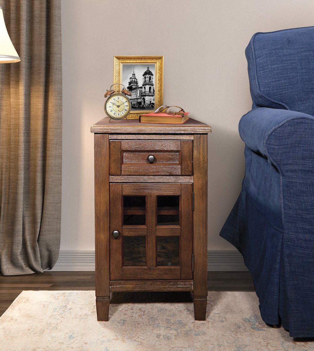OSP_Designs's tweet photo. Convenience matters in your living room utopia.
https://t.co/mmuh4KsBg6
#DraytonSideTable #OSPDesigns #sidetable #homedesign https://t.co/G1ovnbA1An