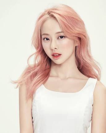 loonarandom's tweet photo. ㅡ editorial legend #vivi #loona #이달의소녀 🦌 https://t.co/ssDWFeUpAg
