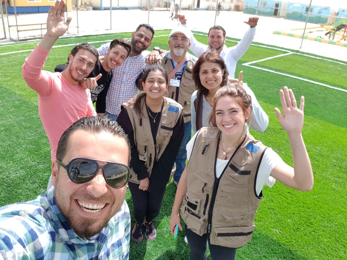Our <a href="/IAHVJO/">IAHV Jordan</a> #peacebuilding team supporting peace ambassadors spreading #stressrelief in #zaataricamp