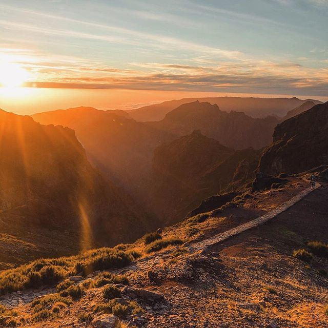 OneDayStop's tweet photo. Disney at Pico Arieiro, Madeira. #madeiraisland #góry #mountains #kochamgory #mountainlovers #naszlaku #instagirl #landscape #nature #naturephotography #amazingview #hiking #trekking #sunset #madeira #mountainpeak #osprey #salomonshoes #arcteryx #simond … https://t.co/OiXq9d59lf https://t.co/piQllUbocD