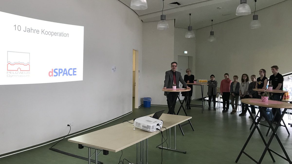 SICPaderborn's tweet photo. In einer Feierstunde wurde diese Woche das 10-jährige Jubiläum der #ProMINT-Kooperation zwischen dem #Pelizaeus-Gymnasium #Paderborn und der #dSPACE GmbH begangen. Wir gratulieren herzlich, vor allem weil nachhaltige Förderung des #MINT-Nachwuchses so wichtig ist! @dSPACEglobal https://t.co/q6z24Xxv97