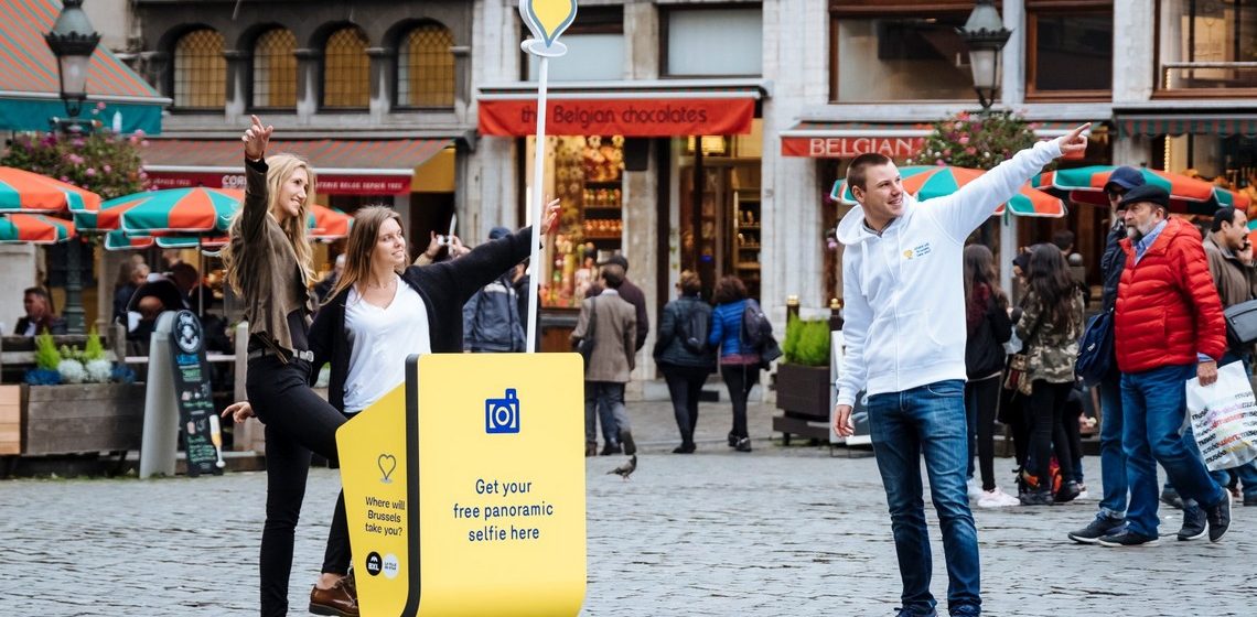 Travolution_fr's tweet photo. Avec son selfie panoramique, https://t.co/Xg54zFI5ts propose une autre façon de se promouvoir 📸 https://t.co/Kzl5odu9Ly #startup #selfie https://t.co/f2FHlJJxhl