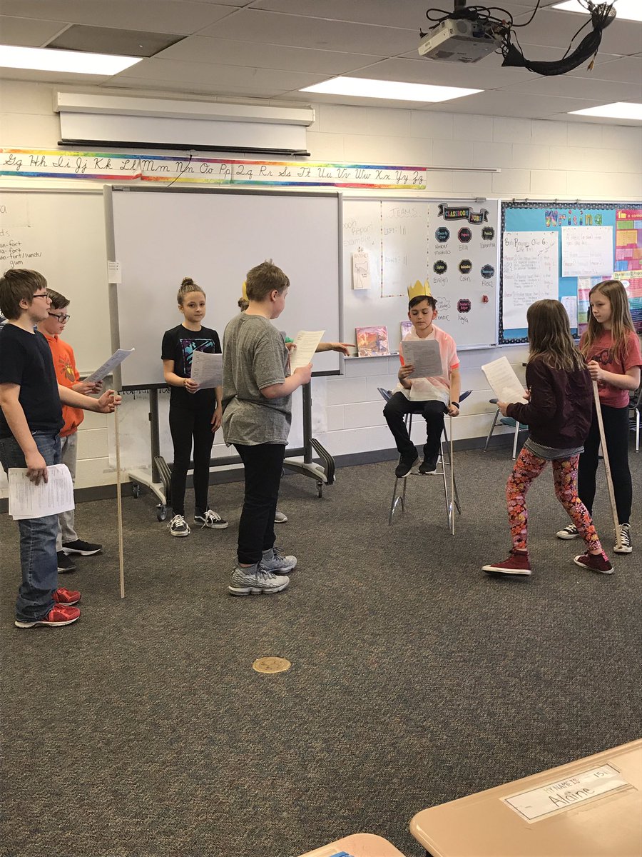 MissClarkson5's tweet photo. 5C getting creative with a student lead readers theater @HSSPrincipal https://t.co/8yEBzH6IvW