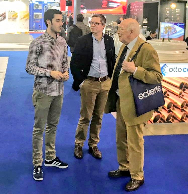 donelli1911's tweet photo. Grazie a tutti i #visitatori di oggi e a @gian1594, laureando @UniLIUC e intern @donelli1911: ottimo lavoro ad intrattenere i nostri ospiti!
#alternanzascuolalavoro #internship
A domani allo stand D46 nel Pad 15 di #MCE2018 #expocomfort! https://t.co/3wZhS5bXOj