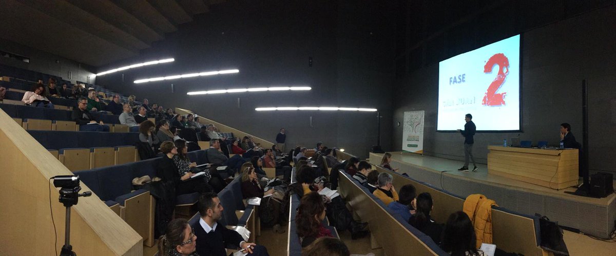 fmasero's tweet photo. #innovaex2018 @juandiortiz , director del IESO Matías Ramón Martínez, nos presenta "Proyecto San Juan", premio Tomás García Verdejo y un gran ejemplo de cómo se pueden aplicar las metodologías activas en Educación Secundaria. @iesoMRM https://t.co/7T2UjtzjCD