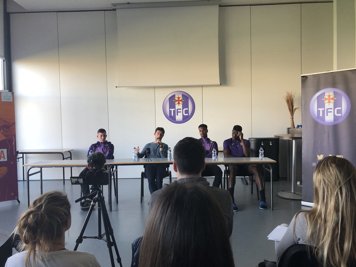 anthony_delmas's tweet photo. Après les questions à Remy LORET, directeur du centre de formation du @ToulouseFC , place aux questions aux joueurs #ConfTFCISCPA https://t.co/Aroc0HUStW