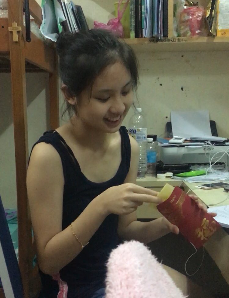 assandrabridget's tweet photo. Expectation vs reality #HBnas #poorfriend https://t.co/6WZhLXbqfk