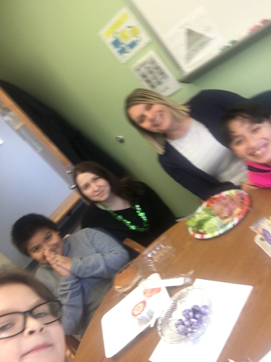 maerckerschD60's tweet photo. Selfie time! #pbis #studentleaders #lunchwithprincipal #D60learns https://t.co/MAZVX9LHGm