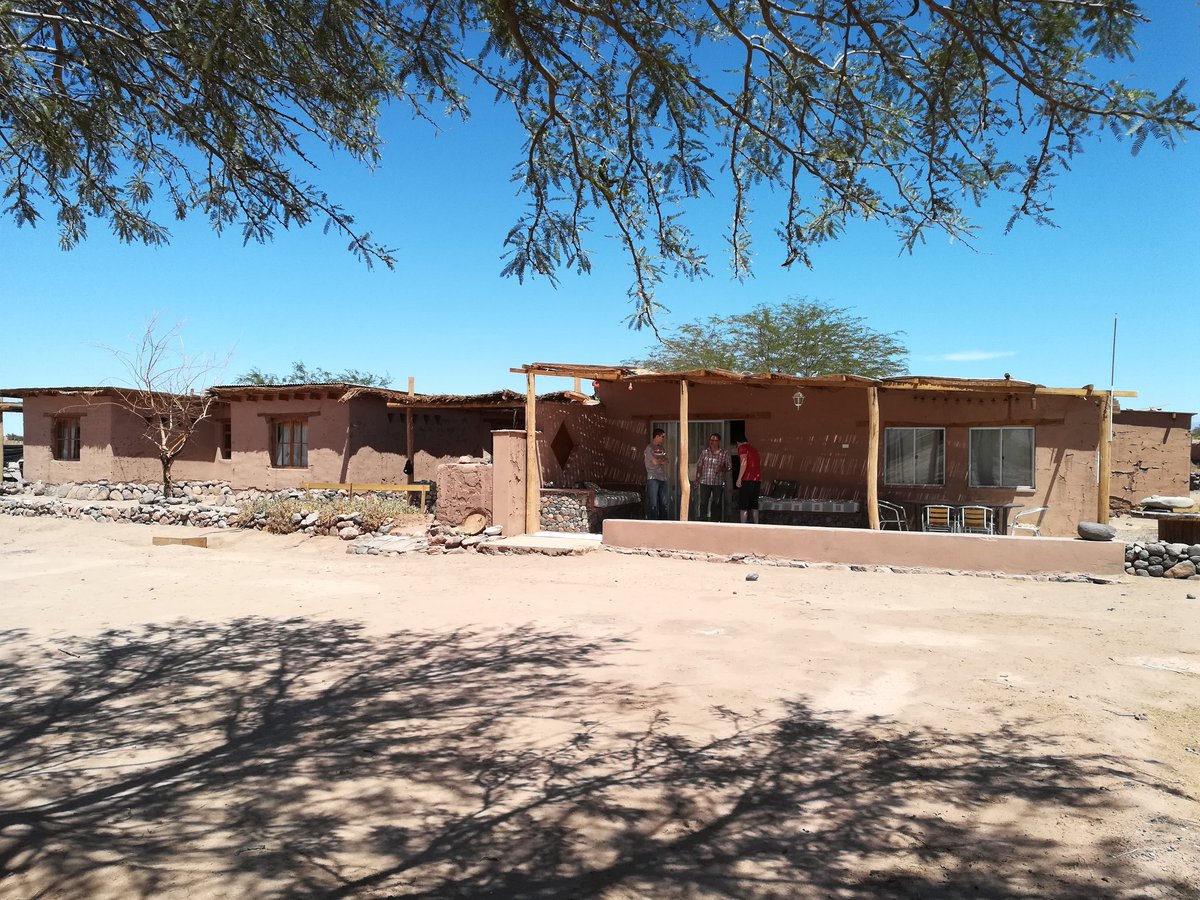 ZeroG1972's tweet photo. @astroblenod Notre lodge au #spaceobs d'#atacama, à l'heure de l'apero. Ici le soleil tape fort 🏜️ https://t.co/sJTP9YQ39p