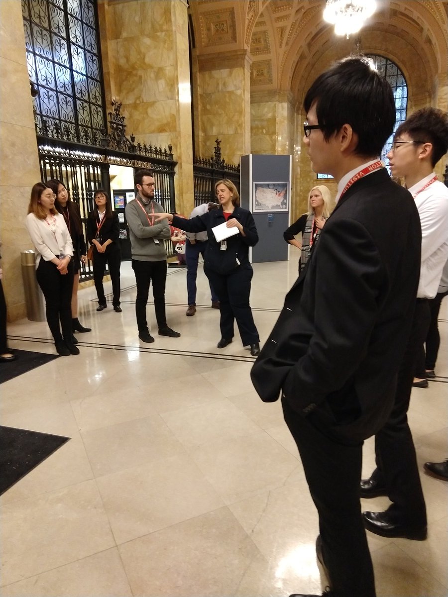 mitchellkam's tweet photo. .@caseweatherhead MSM-Finance students visiting @ClevelandFed #ClevelandCityTrek #Finance @career001 @cwru #TheWeatherheadWay https://t.co/AasloUi7Vt