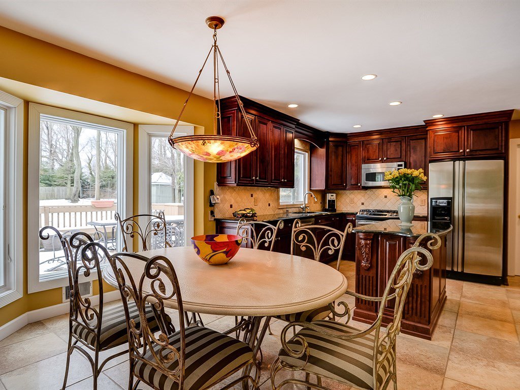 TourFactoryCNJ's tweet photo. 🏚️ #TouroftheDay! 🏚️
3 Robbie Ct, #Morganville 
Photos by Guy Argenzio. 
See the full tour! --> https://t.co/HRiBwwDtBf
#TourFactory #RealEstate #NJ #CentralNJ #MonmouthCounty https://t.co/nqr9i22ssu