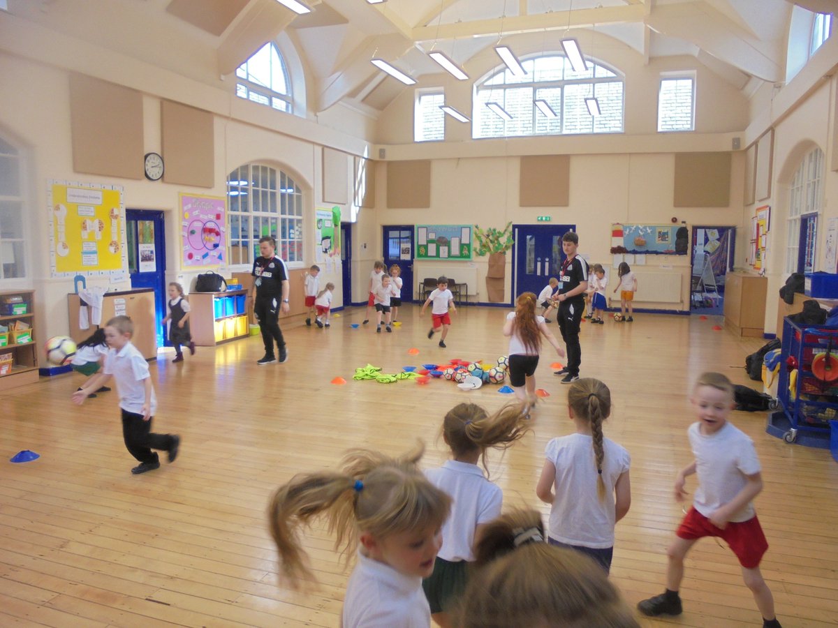 CPAMrsTweddle's tweet photo. A great afternoon with @NU_Foundation learning about healthy eating and developing our football skills @CroftwayPrimary https://t.co/0SSTazLHep