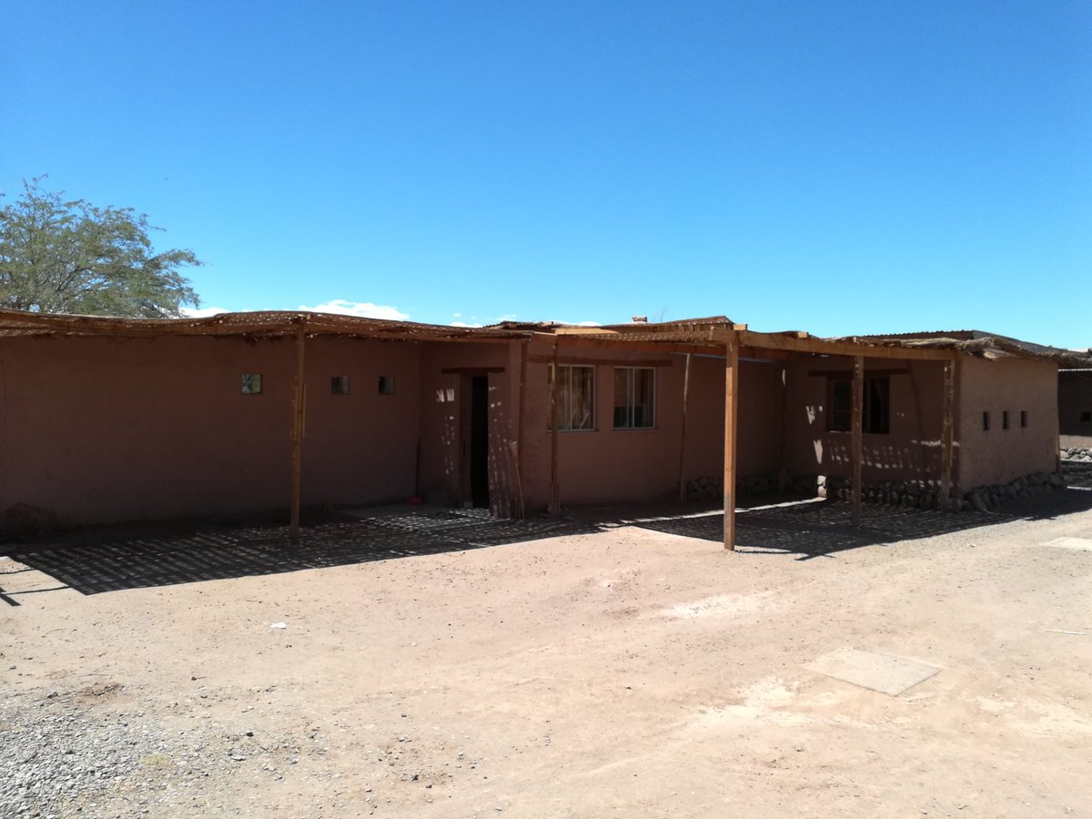 ZeroG1972's tweet photo. @astroblenod Notre lodge au #spaceobs d'#atacama, à l'heure de l'apero. Ici le soleil tape fort 🏜️ https://t.co/sJTP9YQ39p