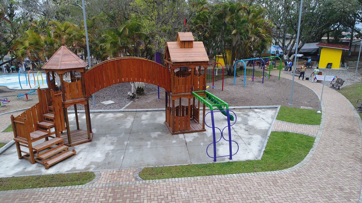 JuanOrlandoH's tweet photo. Un nuevo Parque para una #VidaMejor abrirá sus puertas llevando alegría a miles de familias. En un momento les comparto más detalles #ManosALaObra #HondurasAvanza https://t.co/IQJbfKNr8h