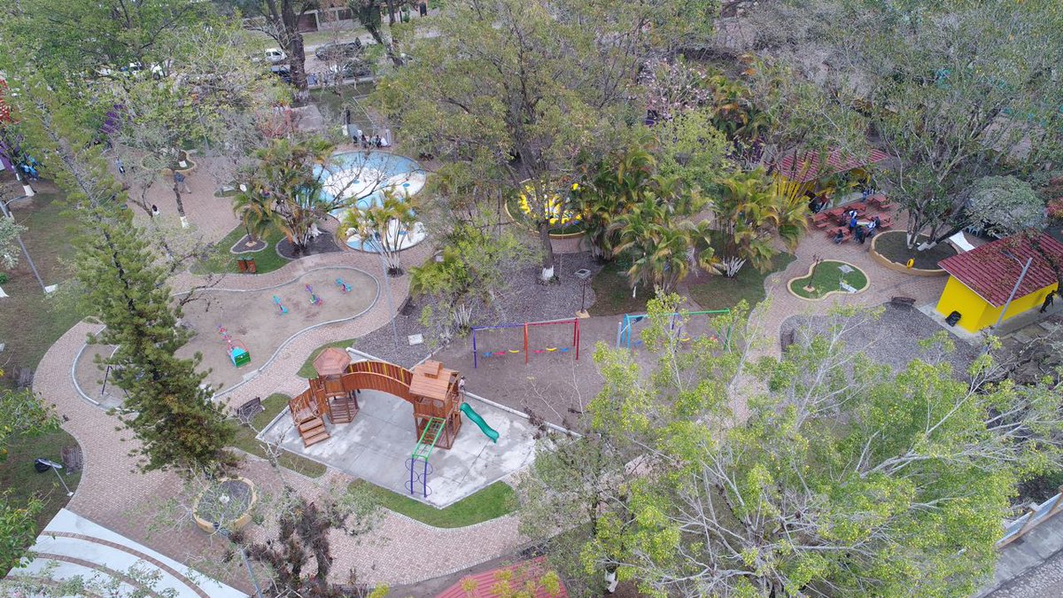 JuanOrlandoH's tweet photo. Un nuevo Parque para una #VidaMejor abrirá sus puertas llevando alegría a miles de familias. En un momento les comparto más detalles #ManosALaObra #HondurasAvanza https://t.co/IQJbfKNr8h